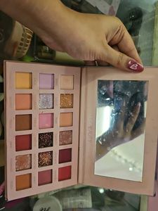huda beauty eyeshadow palette