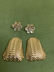 DETACHABLE HEAVY LOOK EARRINGS