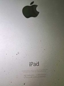 Apple Ipad Lot With 2 Samsung Tabs