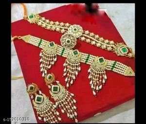 Choker and Earrings With Combo mathapatti,mangtika