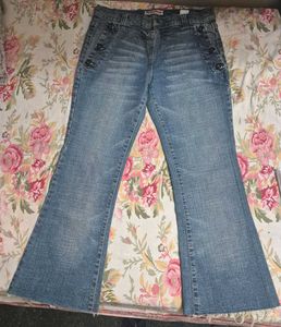 Stylish Bootcut Jeans💙