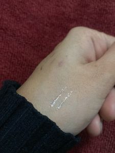 Hilary Rhoda Glitter Eyeliner