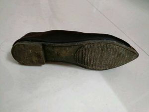 Black Pointed Toe Flats