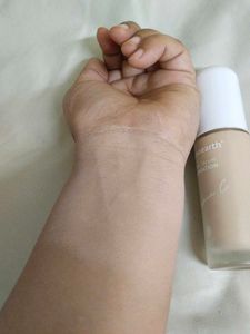 Mama Earth Glow Serum Foundation Shade 01 Ivory