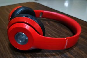 Beats Solo 2 Headphones for iPhone and Android