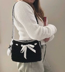 👜🧶🧶👜