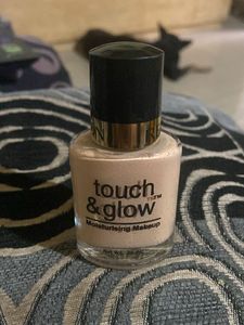 Revlon Touch And Glow Foundation