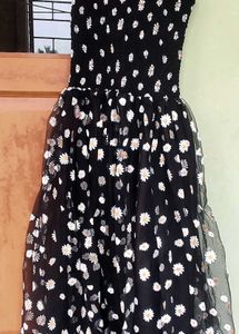 Charming Black Daisy Floral Midi Dress 🥂
