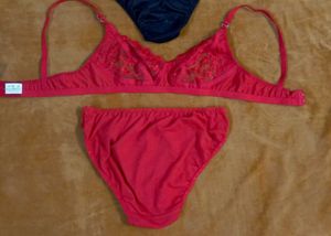 Combo 2 Bikini 👙 Set Very Beautiful Black And Re