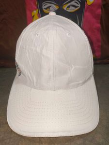 🔥 Stylish Burberry-Inspired White Cap