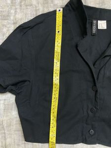 H&amp;M black crop shirt