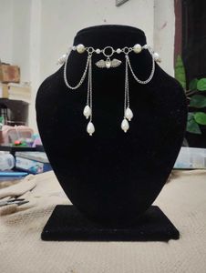 gothic style pearl necklace