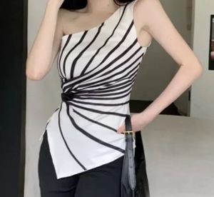 NEWME white top, small