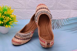 2 PAIR Embroidered JUTTI