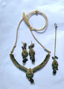 Emerald Green &amp; Gold Necklace