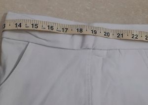 WHITE STRECHABLE JEGGING PANT|