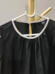Black Sleeveless Top