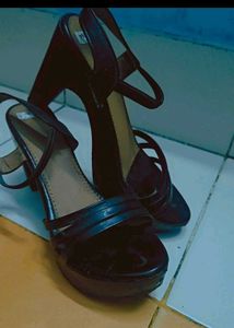 BLACK HIGH HEELS