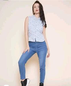 SLEEVELESS TOP