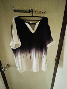 Women Black And White Top (XL-42)