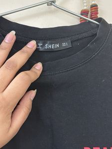 SHEIN Cropped Black T-Shirt