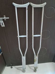 Crutches (Baishaki)