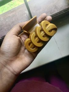 Retro O-Ring Mustard Hair Claw Clip