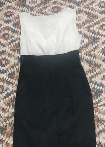 Chic Black &amp; White Sheath Dress