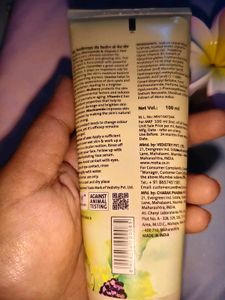 moha: Niacinamide &amp; Vitamin C Face Wash