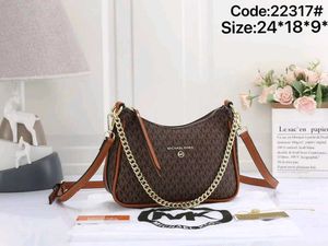 MK JET SET CHARM SMALL LOGO POCHETTE BAG