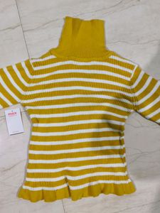 WOOLEN SWEATER