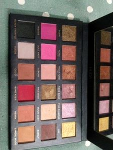 Huda Beauty Eyeshadow Palette