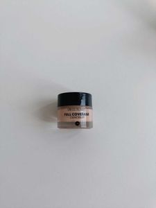 Full coverage concealer from Swiss beauty