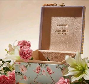 Lakme Anushree Box 50% Discount