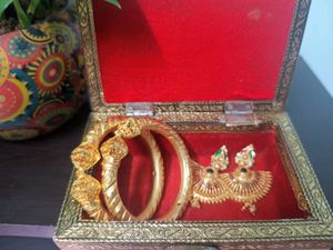 Gold Tone Jewelry Set: Bangles &amp; Earrings