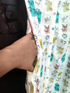 Karigari, Pastel Floral Size - XL Fits to L Short Sleeves , Collar Neck , With Pocket
