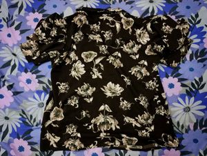Women&#39;s floral top