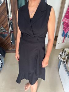 Chic Black Sleeveless Dress