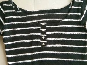 Black And White Woolen Top Size:Small(S)