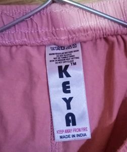 Look This Amazing Legging In Peach Color