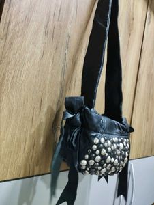 Black Handbag with Studs💥