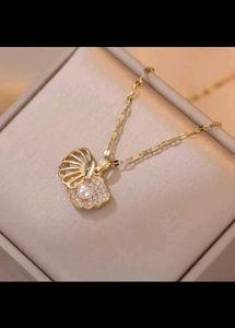 Gold Shell Pearl Necklace (New Design)