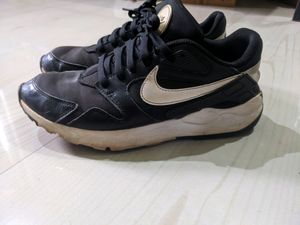 Nike LD Vector Shoes For Men UK 7. Used Condition