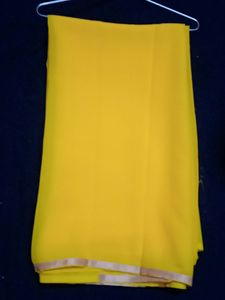 😍Bollywood Pattern Plain Saree😍
