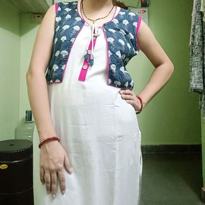 Beautiful Sleeveless Kurti