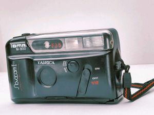 Yashica 35mm Film Camera with Flash 📸