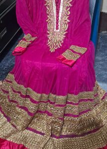 Vibrant Pink & Gold Embroidered Anarkali❣️