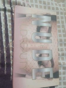 Huda Beauty Nude Obsessions Eyeshadow Palette