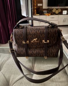 Very Beautiful And Classy Bag From Stellitoes .