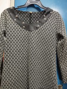 V NECK SWEATSHIRT